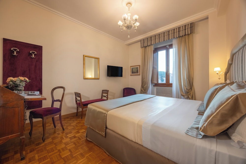 Hotel Forum — Hotel rooms in Rome, Lazio