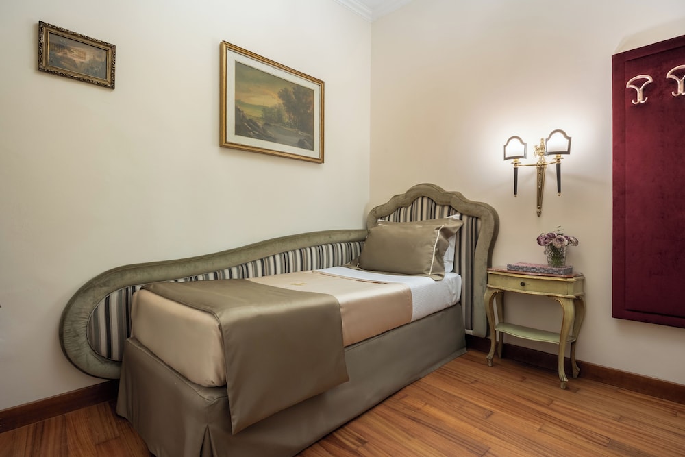 Hotel Forum — Hotel rooms in Rome, Lazio