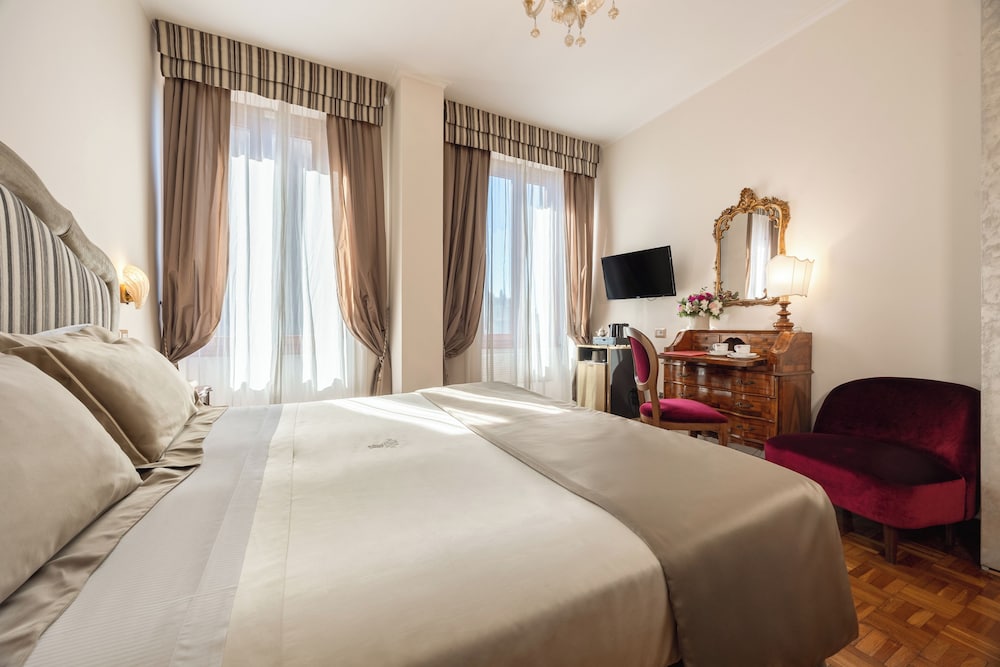 Hotel Forum — Hotel rooms in Rome, Lazio