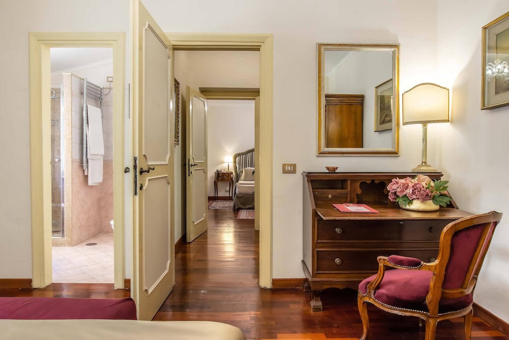 Hotel Forum — Hotel rooms in Rome, Lazio