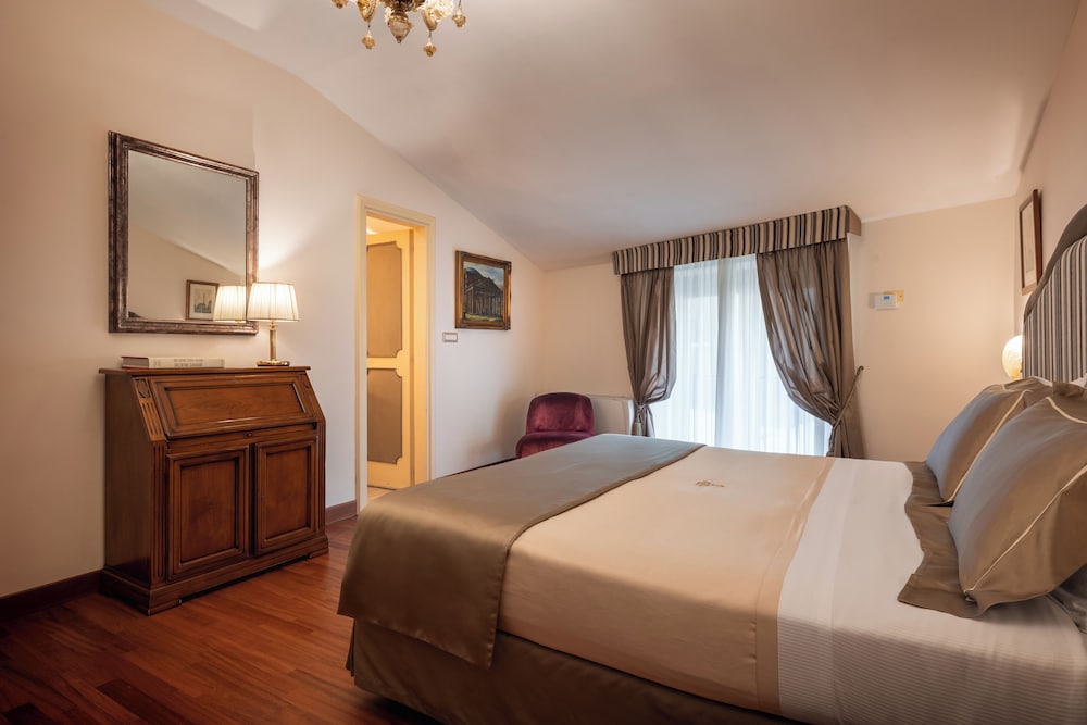 Hotel Forum — Hotel rooms in Rome, Lazio