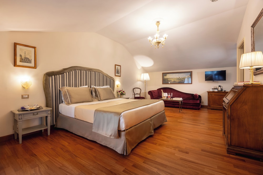 Hotel Forum — Hotel rooms in Rome, Lazio
