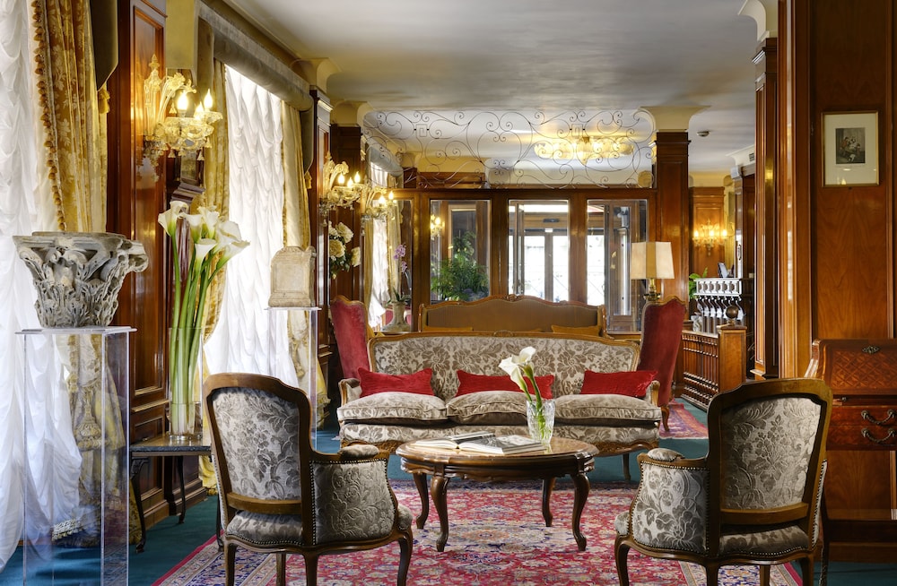 Hotel Forum — Hotel building in Rome, Lazio