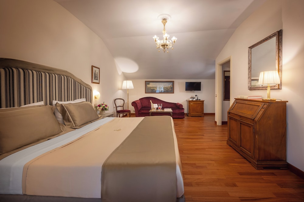 Hotel Forum — Hotel rooms in Rome, Lazio