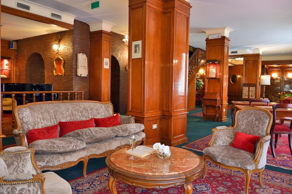 Hotel Forum — Hotel building in Rome, Lazio
