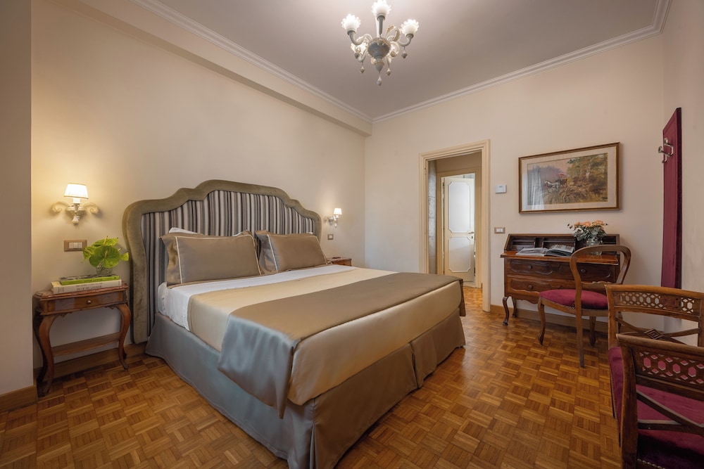 Hotel Forum — Hotel rooms in Rome, Lazio