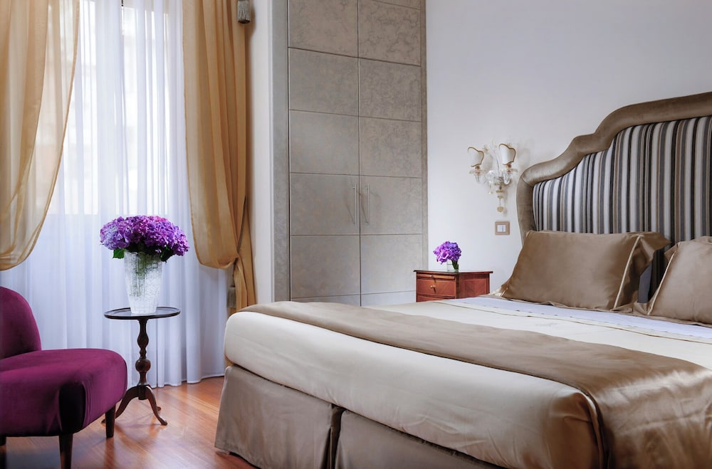Hotel Forum — Hotel rooms in Rome, Lazio