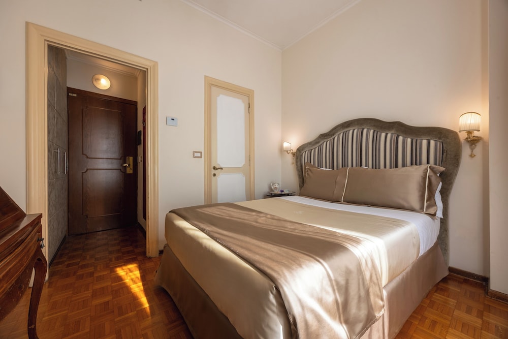 Hotel Forum — Hotel rooms in Rome, Lazio