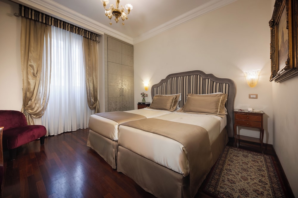Hotel Forum — Hotel rooms in Rome, Lazio