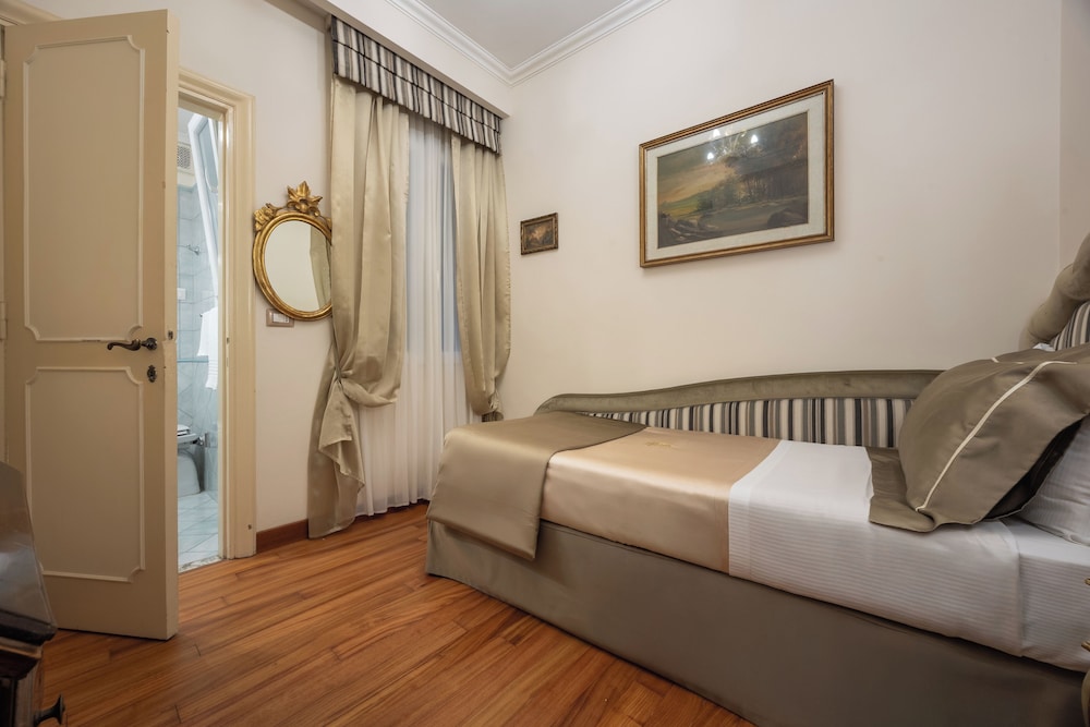 Hotel Forum — Hotel rooms in Rome, Lazio