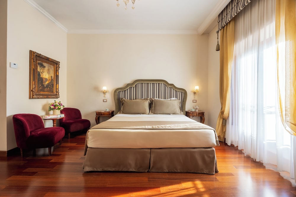 Hotel Forum — Hotel rooms in Rome, Lazio