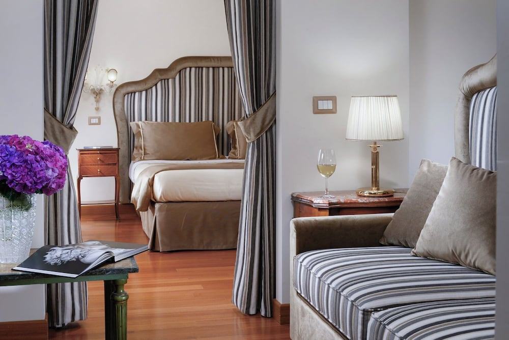Hotel Forum — Hotel rooms in Rome, Lazio