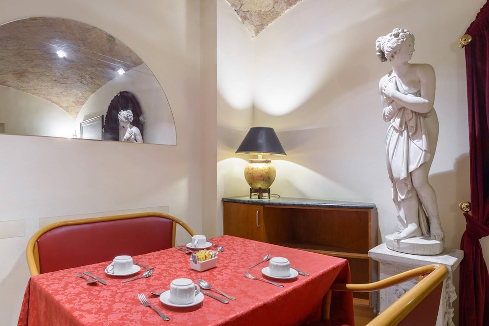 Hotel Gambrinus — Hotel rooms in Rome, Lazio