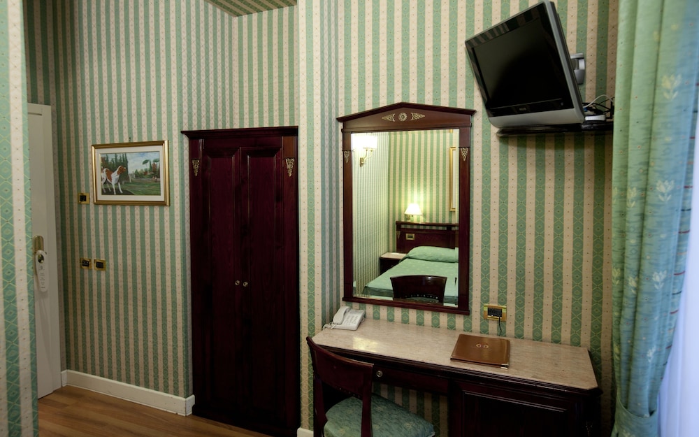 Hotel Gambrinus — Hotel rooms in Rome, Lazio