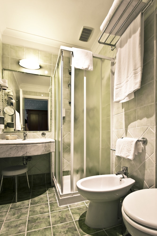 Hotel Gambrinus — Hotel rooms in Rome, Lazio