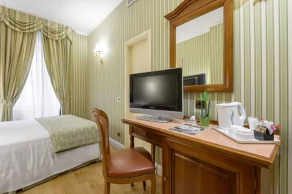 Hotel Gambrinus — Hotel rooms in Rome, Lazio