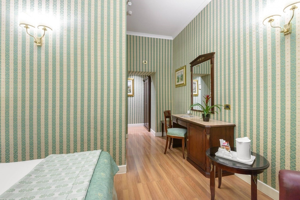 Hotel Gambrinus — Hotel rooms in Rome, Lazio