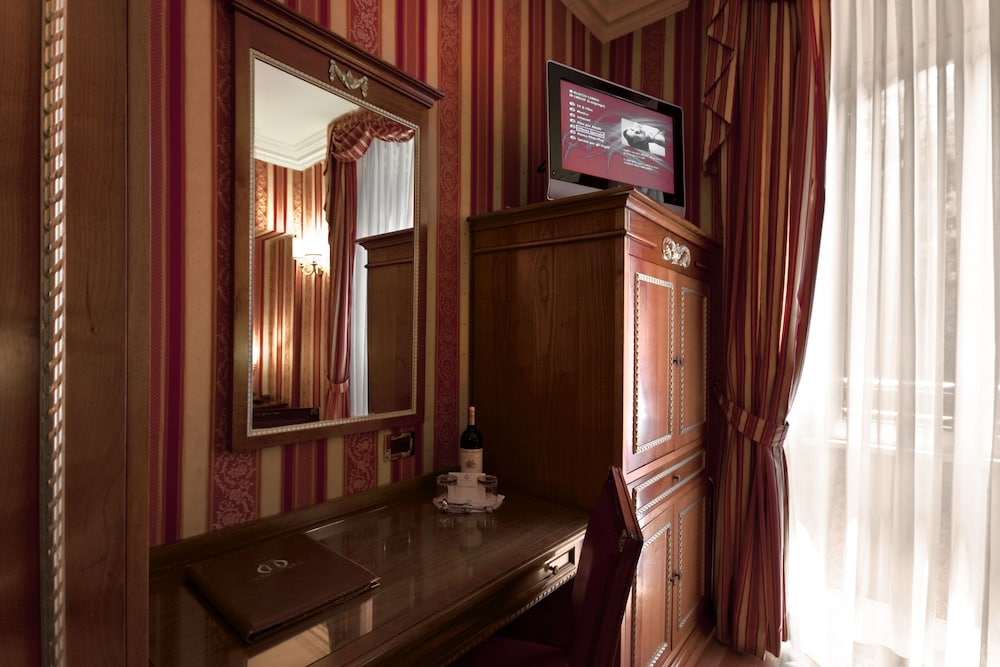 Hotel Gambrinus — Hotel rooms in Rome, Lazio