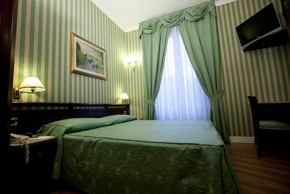Hotel Gambrinus — Hotel rooms in Rome, Lazio