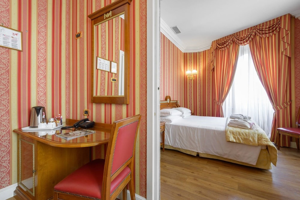 Hotel Gambrinus — Hotel rooms in Rome, Lazio