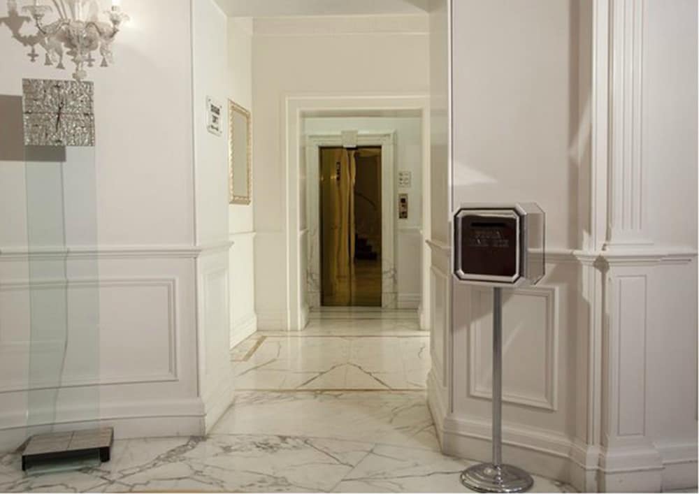 Hotel Gambrinus — Hotel building in Rome, Lazio