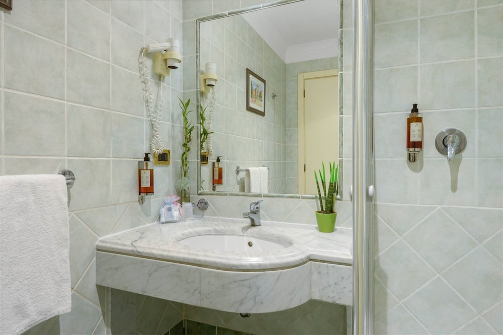 Hotel Gambrinus — Hotel rooms in Rome, Lazio