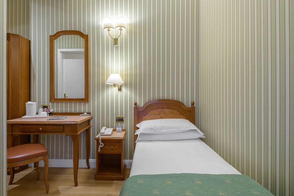 Hotel Gambrinus — Hotel rooms in Rome, Lazio
