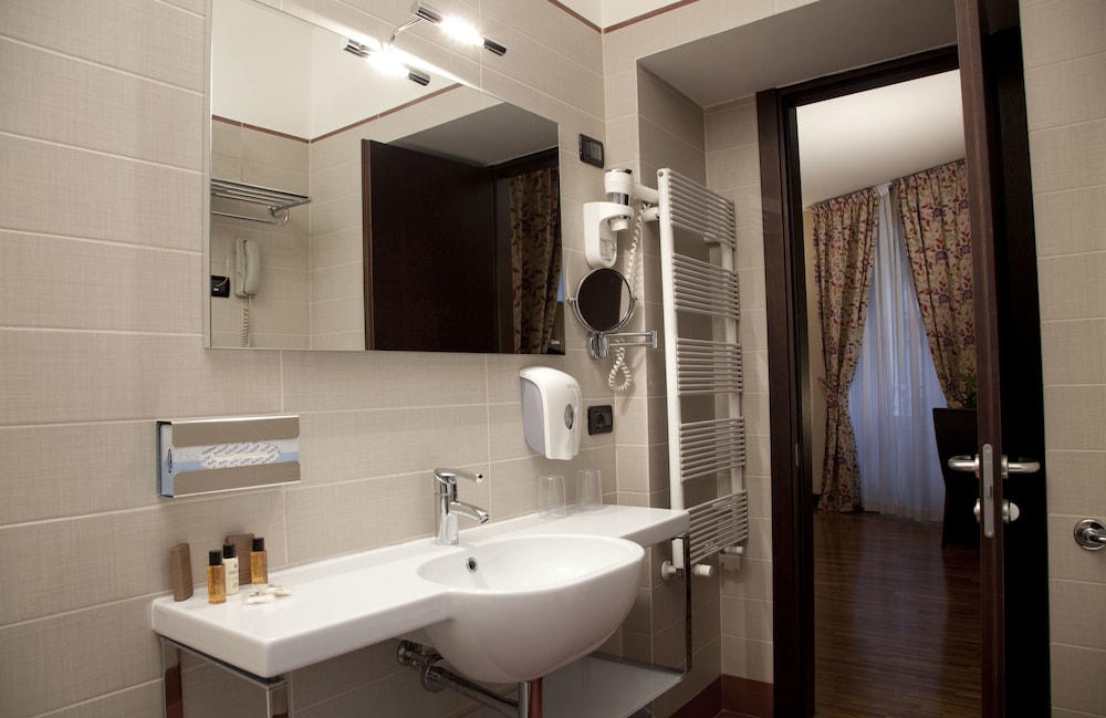 Hotel Gambrinus — Hotel rooms in Rome, Lazio