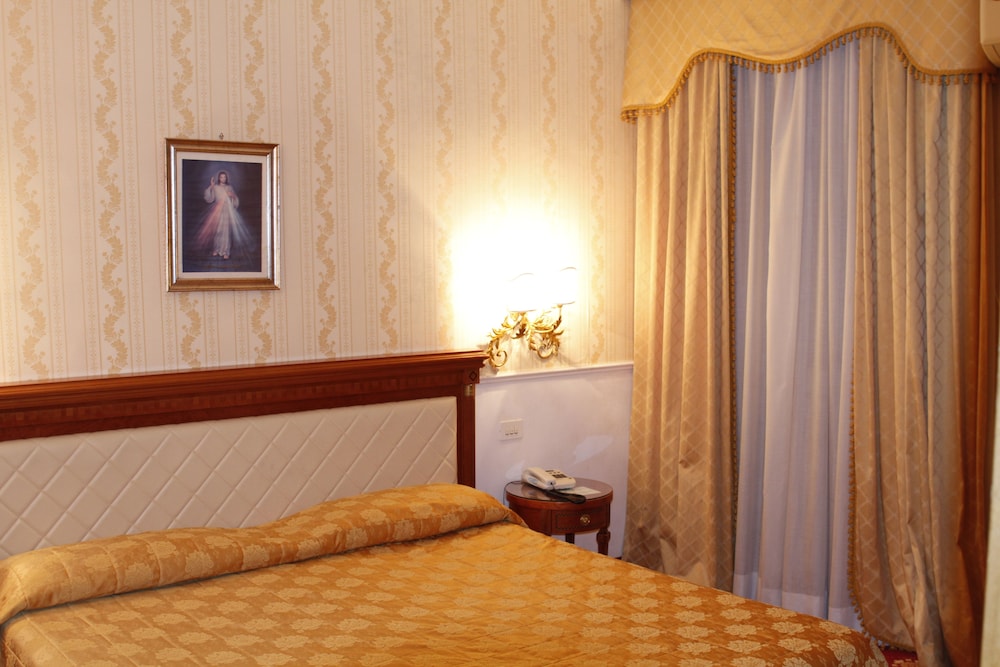Hotel Genio — Hotel rooms in Rome, Lazio