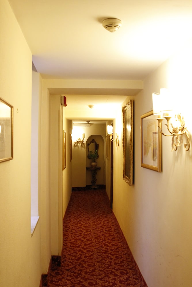 Hotel Genio — Hotel building in Rome, Lazio