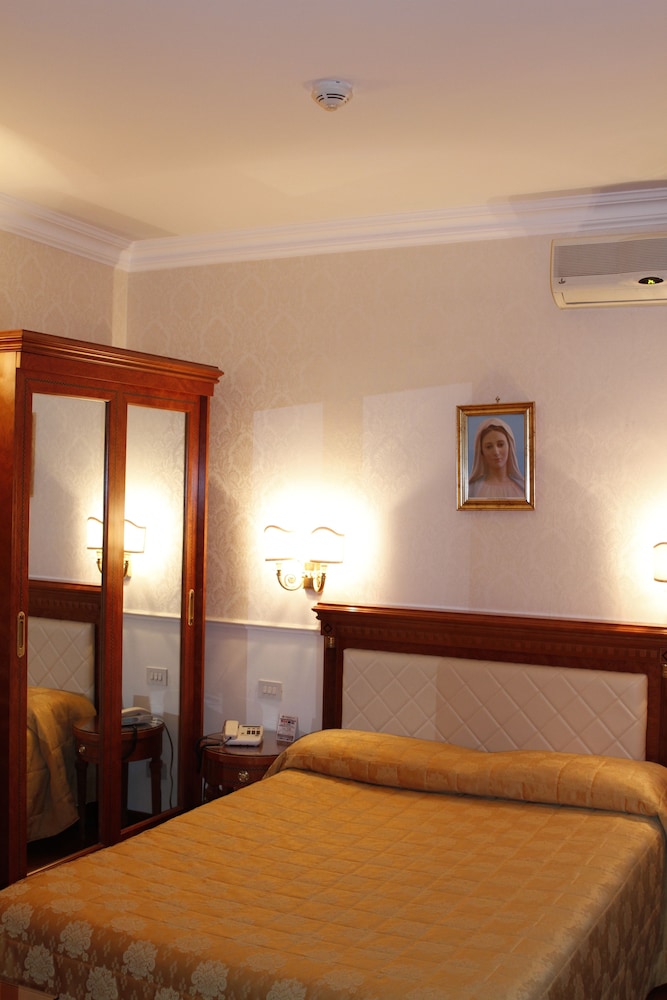 Hotel Genio — Hotel rooms in Rome, Lazio