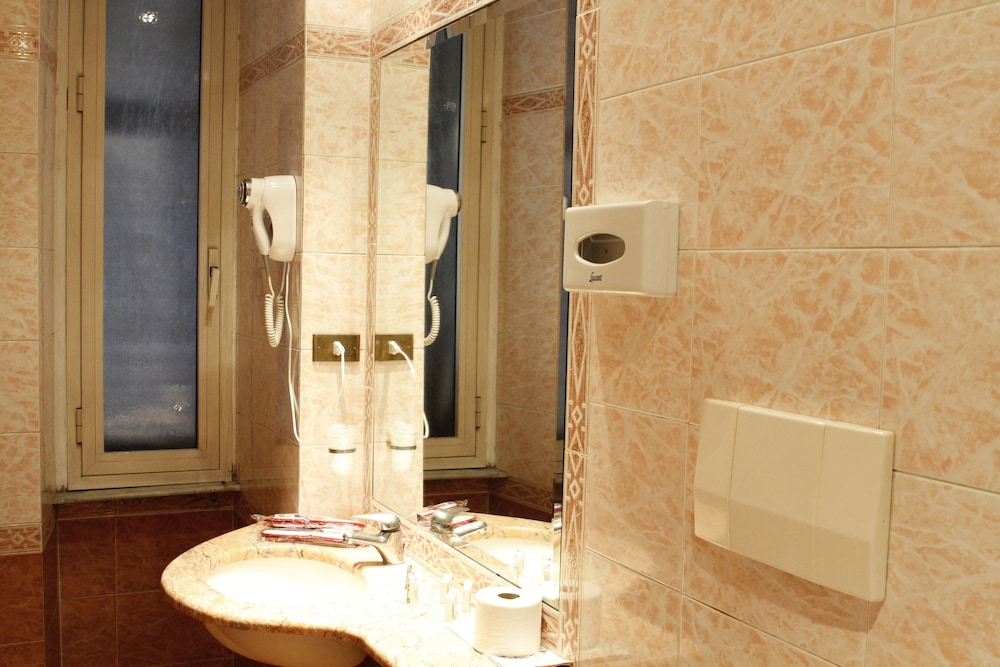 Hotel Genio — Hotel rooms in Rome, Lazio