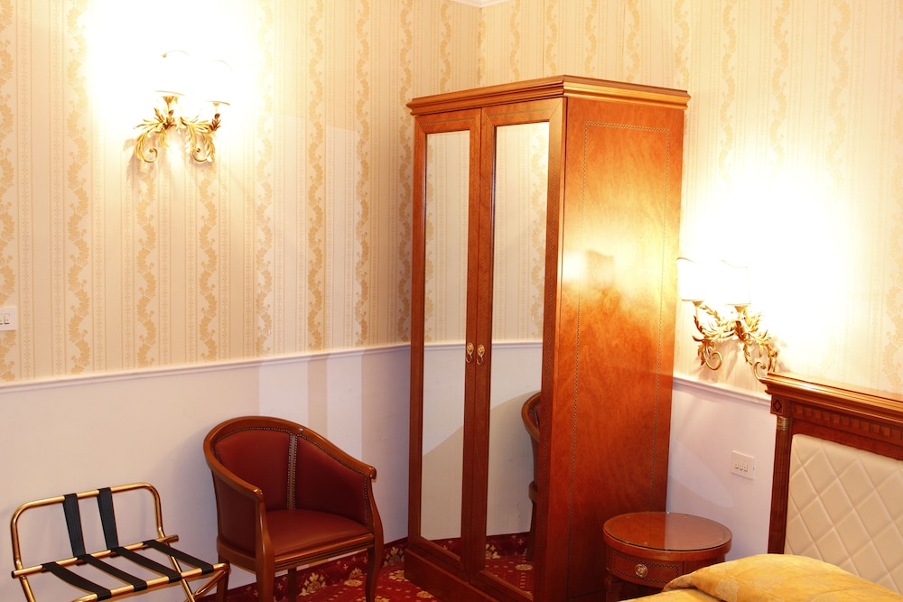 Hotel Genio — Hotel rooms in Rome, Lazio