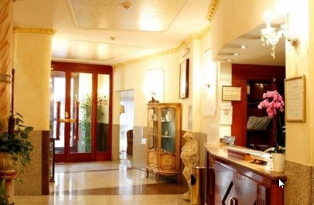 Hotel Genio — Hotel building in Rome, Lazio