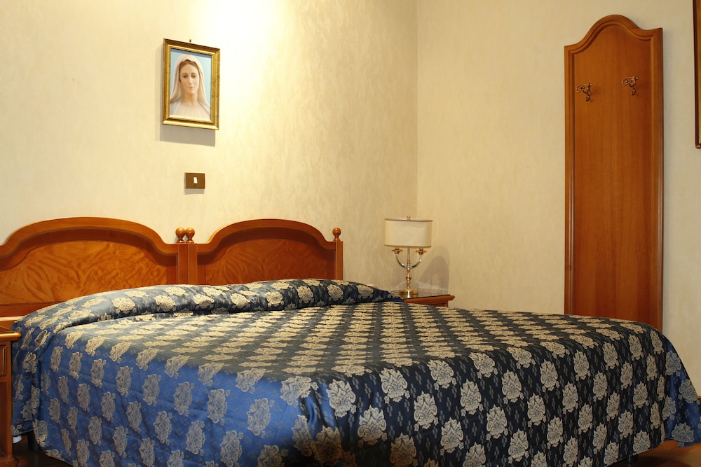 Hotel Genio — Hotel rooms in Rome, Lazio