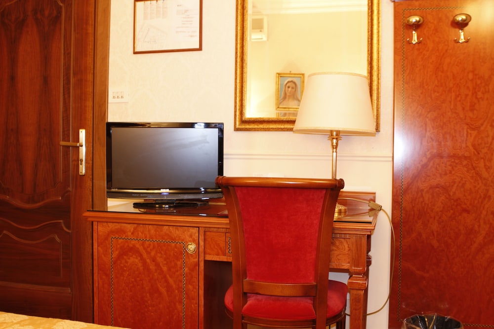 Hotel Genio — Hotel rooms in Rome, Lazio