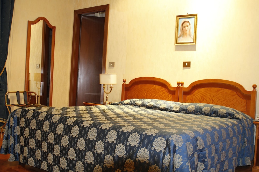 Hotel Genio — Hotel rooms in Rome, Lazio