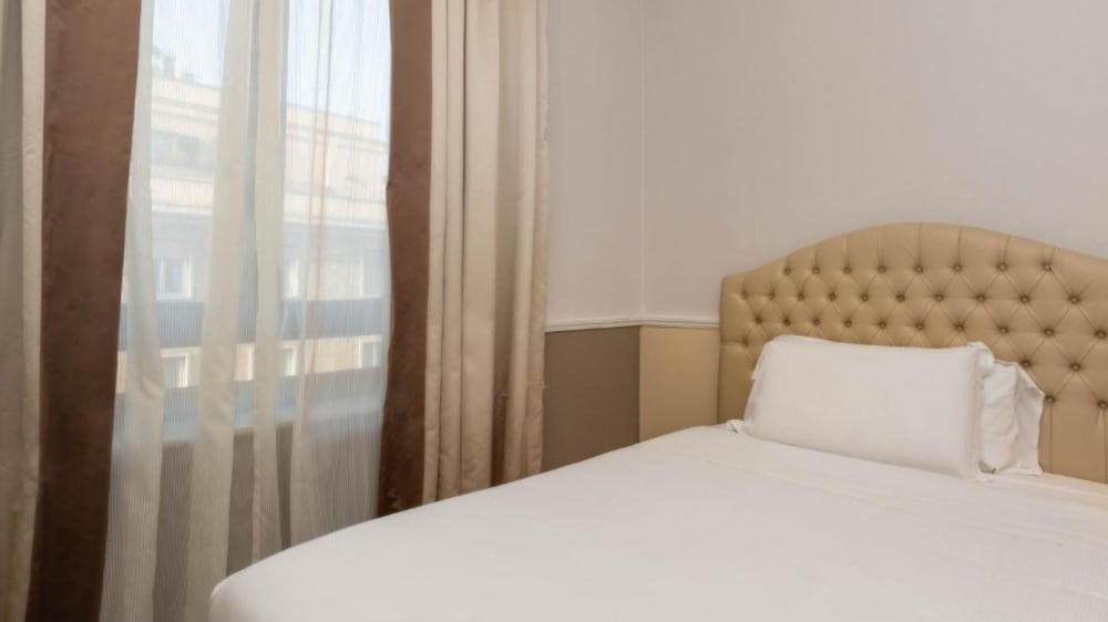 Radisson Blu GHR Hotel, Rome — Hotel rooms in Rome, Lazio