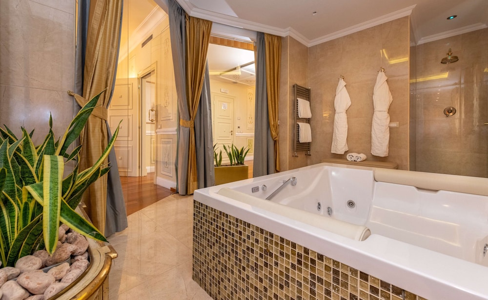 Radisson Blu GHR Hotel, Rome — Spa in Rome, Lazio