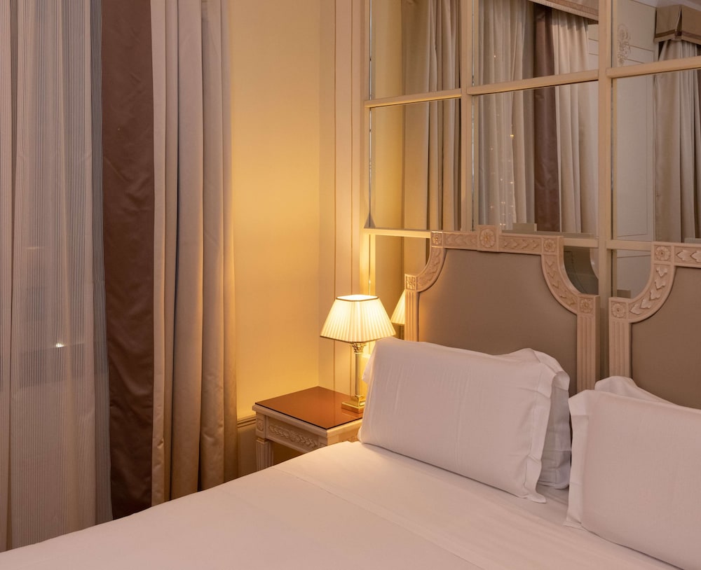 Radisson Blu GHR Hotel, Rome — Hotel rooms in Rome, Lazio