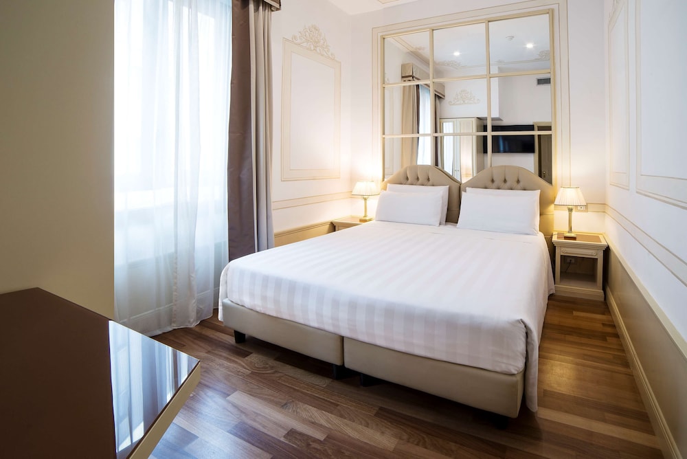 Radisson Blu GHR Hotel, Rome — Hotel rooms in Rome, Lazio