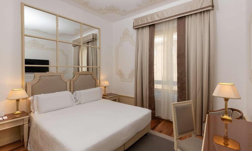 Radisson Blu GHR Hotel, Rome — Hotel rooms in Rome, Lazio