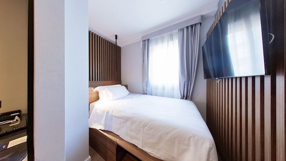 Radisson Blu GHR Hotel, Rome — Hotel rooms in Rome, Lazio