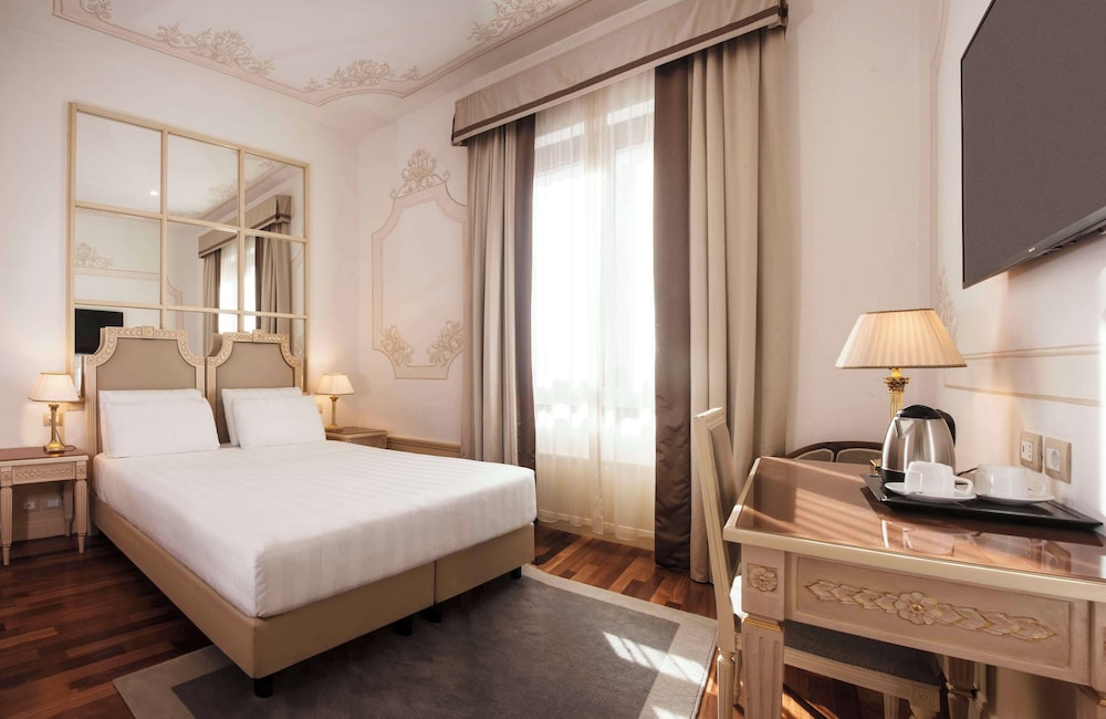 Radisson Blu GHR Hotel, Rome — Hotel rooms in Rome, Lazio