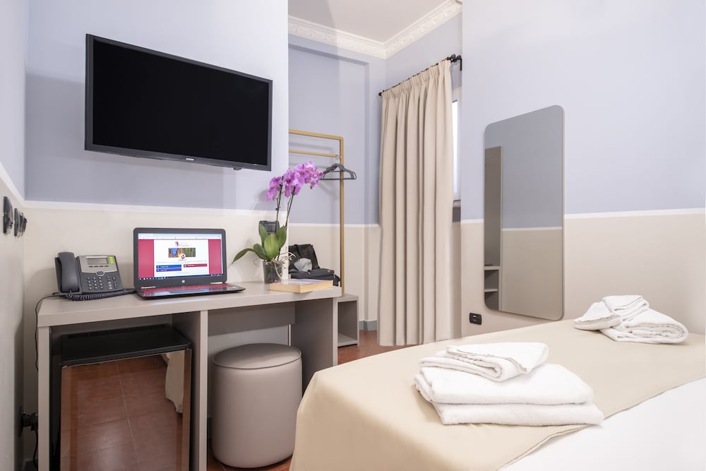 Hotel Grifo — Hotel rooms in Rome, Lazio