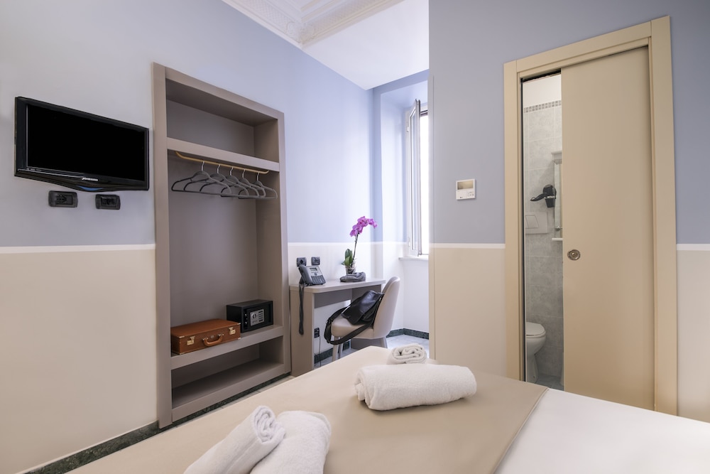 Hotel Grifo — Hotel rooms in Rome, Lazio