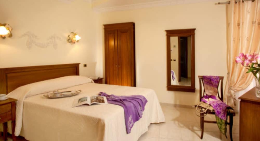 Hotel Grifo — Hotel rooms in Rome, Lazio