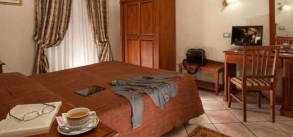 Hotel Grifo — Hotel rooms in Rome, Lazio
