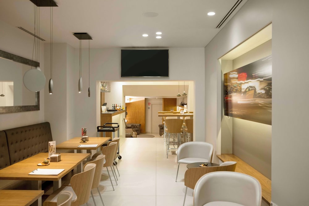 Best Western Premier Hotel Dante — Restaurant & bars in Barcelona, Catalonia