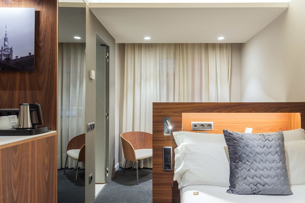 Best Western Premier Hotel Dante — Hotel rooms in Barcelona, Catalonia